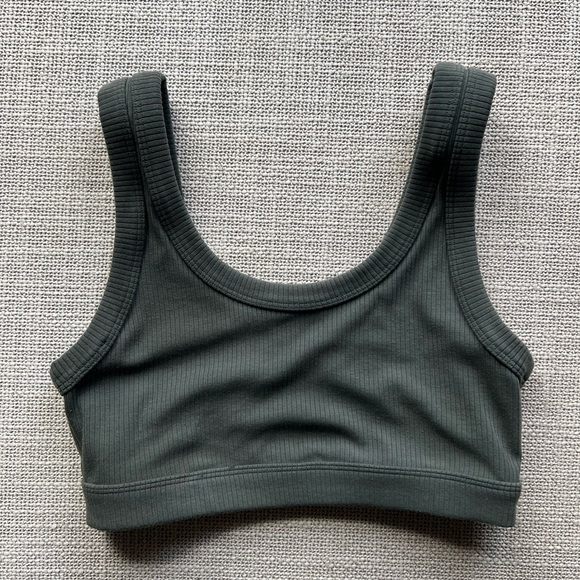 Alo Yoga Sports Bra in Green - Picture 1 of 3